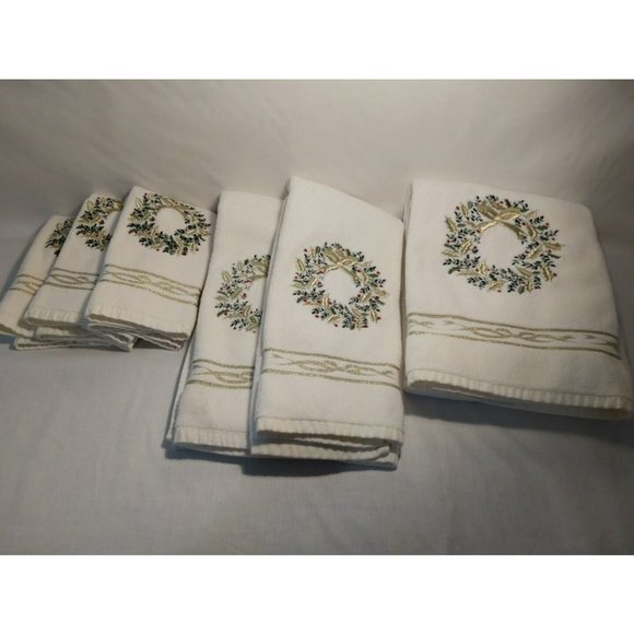 Set Of 6 Holiday Towels 1 Bath 2 Hand 3 Face Christmas Berry Wreath Gold Trim - Picture 2 of 11